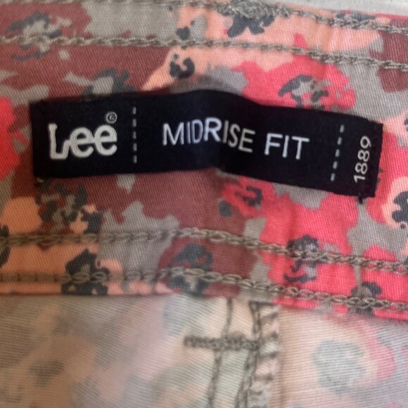 Lee Floral Bermuda Shorts Womens Size 12 Pink Midrise New Summer Casual - Picture 6 of 11